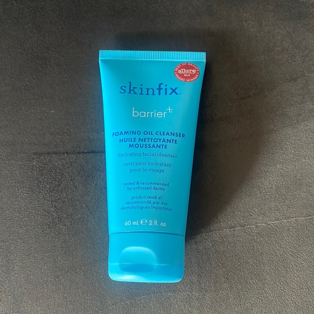 Skinfix barrier + foaming oil cleanser